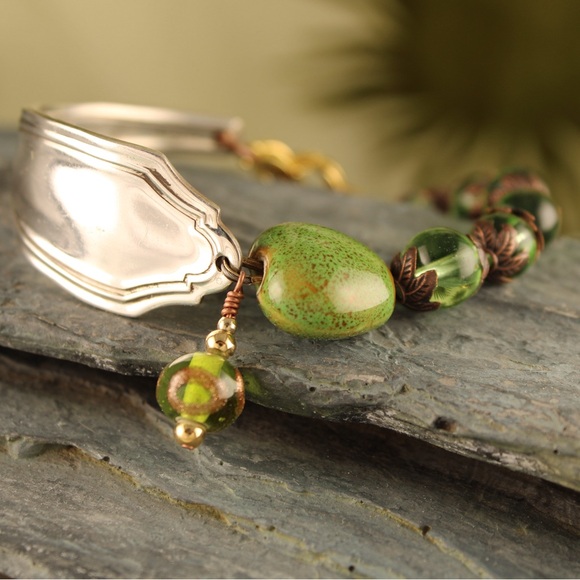 Silverplated and glass beaded bracelet - Picture 2 of 2